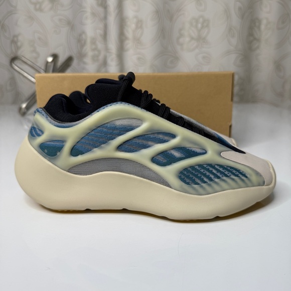 NWT Adidas Yeezy 700 V3 Kyanite Sneakers - Picture 11 of 15